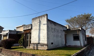 Venta Monte Grande Casa 4 Ambientes Toma Dpto en Parte de Pago y es Apto Credito