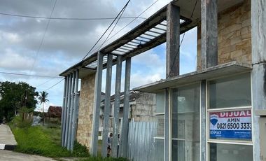 TANAH DAN BANGUNAN DI INTI KOTA KENDARI 3.963 M2