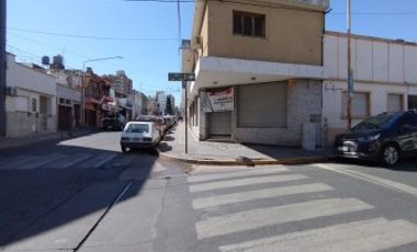 SE VENDE AMPLIO SALON COMERCIAL ZONA CENTRO