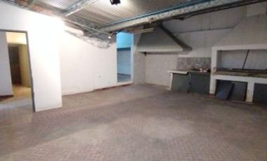 SE VENDE AMPLIO SALON COMERCIAL ZONA CENTRO