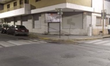 SE VENDE AMPLIO SALON COMERCIAL ZONA CENTRO