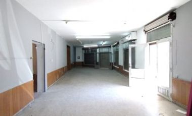SE VENDE AMPLIO SALON COMERCIAL ZONA CENTRO