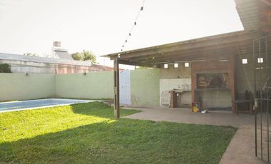 Casa Dos Dormitorios con Piscina Tierra de Suenos Alvear