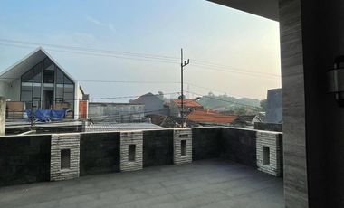 MEWAH & NYAMAN Rumah 2 Lantai Jalan Karah Jambangan Surabaya Selatan