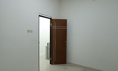 Rumah 2 Lantai Barat Surabaya 500 Jutaan