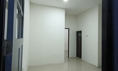 Rumah 2 Lantai Barat Surabaya 500 Jutaan