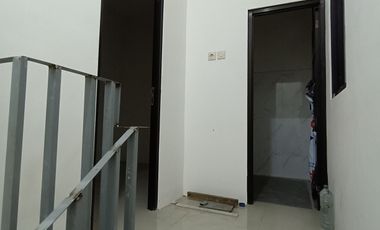 Rumah 2 Lantai Barat Surabaya 500 Jutaan