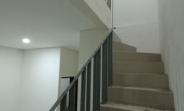 Rumah 2 Lantai Barat Surabaya 500 Jutaan