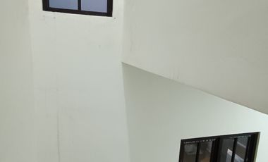 Rumah 2 Lantai Barat Surabaya 500 Jutaan