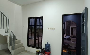 Rumah 2 Lantai Barat Surabaya 500 Jutaan
