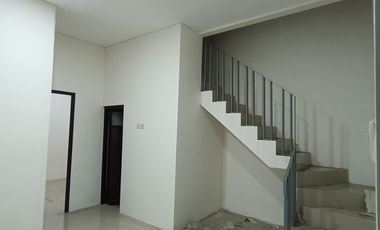 Rumah 2 Lantai Barat Surabaya 500 Jutaan