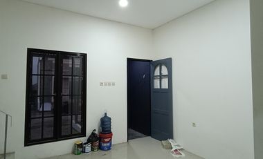 Rumah 2 Lantai Barat Surabaya 500 Jutaan