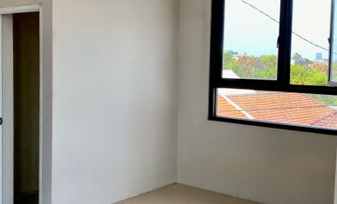 ADA KOLAM RENANG Rumah Mewah 2,5 Lantai Perum Delta Mandala Sidoarjo