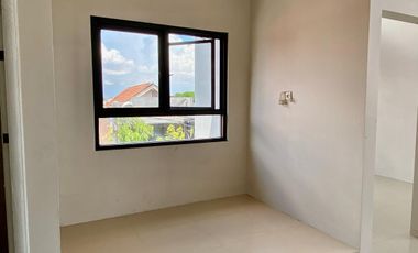 ADA KOLAM RENANG Rumah Mewah 2,5 Lantai Perum Delta Mandala Sidoarjo