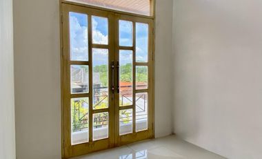 ADA KOLAM RENANG Rumah Mewah 2,5 Lantai Perum Delta Mandala Sidoarjo