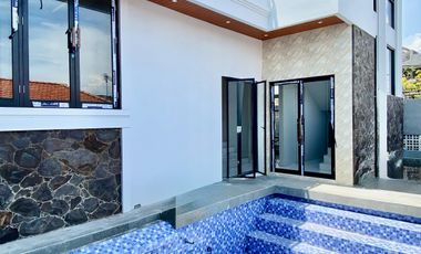 ADA KOLAM RENANG Rumah Mewah 2,5 Lantai Perum Delta Mandala Sidoarjo