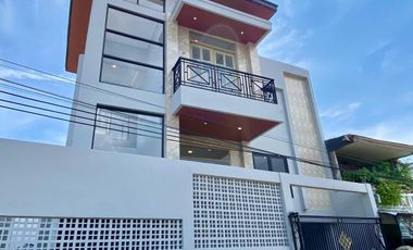 ADA KOLAM RENANG Rumah Mewah 2,5 Lantai Perum Delta Mandala Sidoarjo