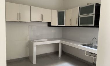 DISEWAKAN RUMAH 3 LANTAI LEGENDA WISATA CIBUBUR, ON NEGO