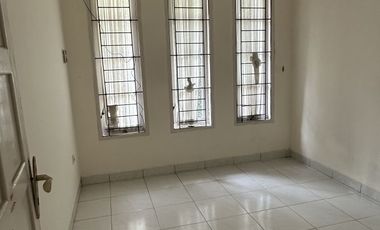 DISEWAKAN RUMAH 3 LANTAI LEGENDA WISATA CIBUBUR, ON NEGO