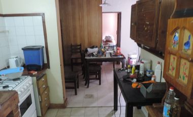 Casa 4 Amb. + Depto. 3 Amb