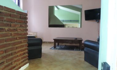 Casa 4 Amb. + Depto. 3 Amb