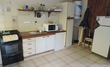 Casa 4 Amb. + Depto. 3 Amb