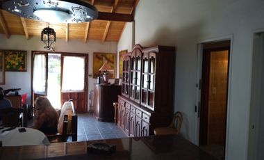 Magnifica Casa Sobre Lote Multifamiliar - 1 1/2 Cuadra de La Playa