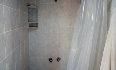 Magnifica Casa Sobre Lote Multifamiliar - 1 1/2 Cuadra de La Playa