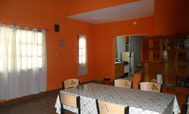 Casa de 3 amb. con depto. en zona norte