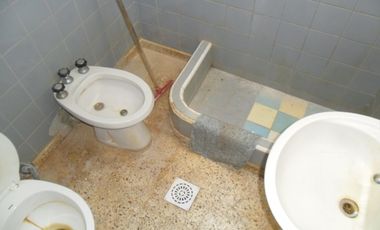Casa de 3 amb. con depto. en zona norte