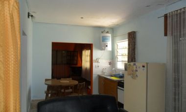 Casa de 3 amb. con depto. en zona norte