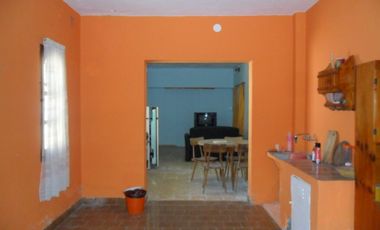 Casa de 3 amb. con depto. en zona norte