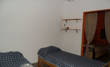 Casa de 3 amb. con depto. en zona norte