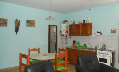 Casa de 3 amb. con depto. en zona norte