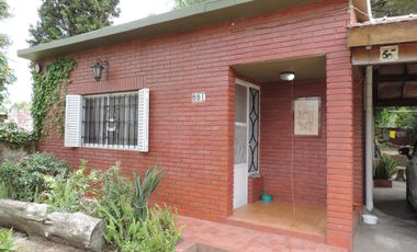 Casa de 3 Amb. con gran lote