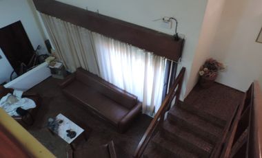 Chalet centrico de 4 Amb. con gran lote