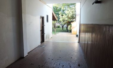 Chalet centrico de 4 Amb. con gran lote