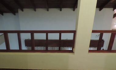 Chalet centrico de 4 Amb. con gran lote