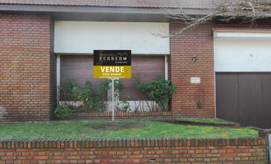 Chalet centrico de 4 Amb. con gran lote