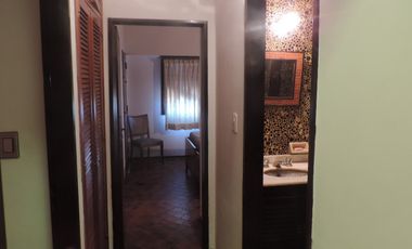 Chalet centrico de 4 Amb. con gran lote
