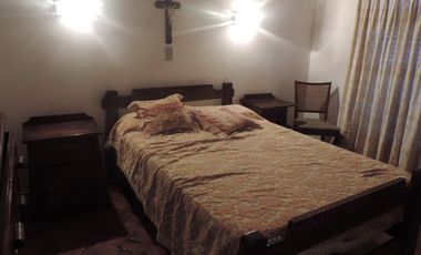 Chalet centrico de 4 Amb. con gran lote