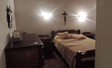 Chalet centrico de 4 Amb. con gran lote