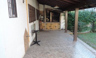 Chalet centrico de 4 Amb. con gran lote