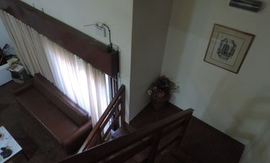 Chalet centrico de 4 Amb. con gran lote