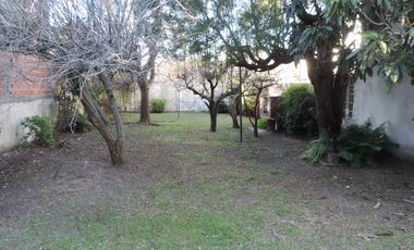 Chalet centrico de 4 Amb. con gran lote