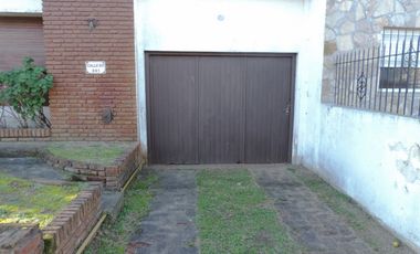 Chalet centrico de 4 Amb. con gran lote
