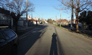 Chalet centrico de 4 Amb. con gran lote