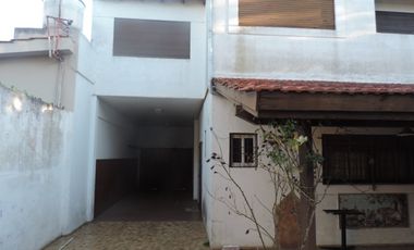 Chalet centrico de 4 Amb. con gran lote
