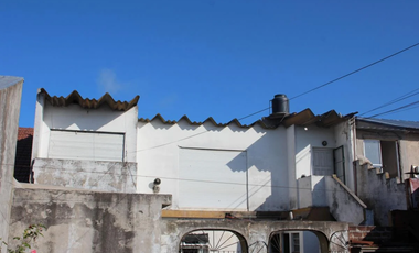 CASA 3 AMBIENTES CON COCHERA, PARQUE, MAS DEPARTAMENTO DE 2 AMBIENTES, APTO CREDITO