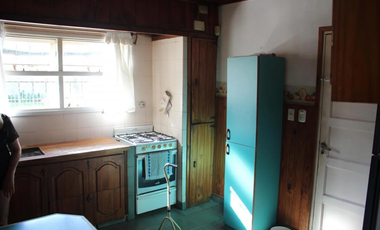 CASA 3 AMBIENTES CON COCHERA, PARQUE, MAS DEPARTAMENTO DE 2 AMBIENTES, APTO CREDITO